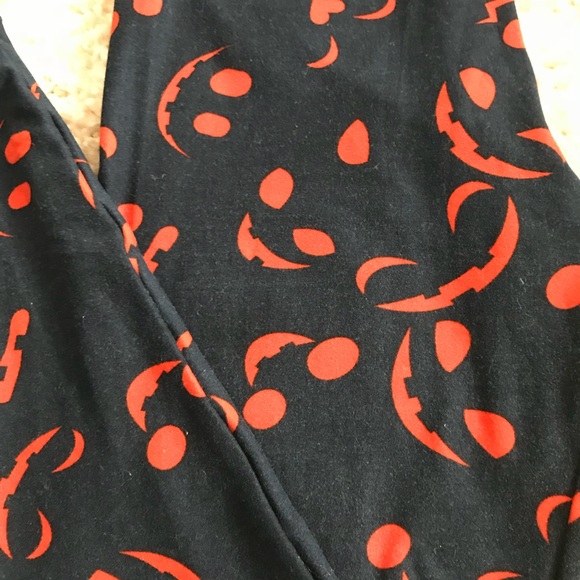 OS lularoe leggings - Picture 2 of 3